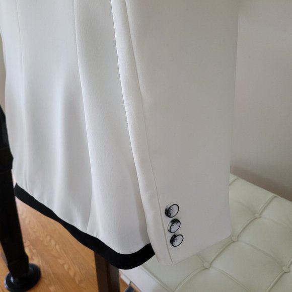 Freda's Off-White and Black Double Lapel Blazer - Picture 12 of 15